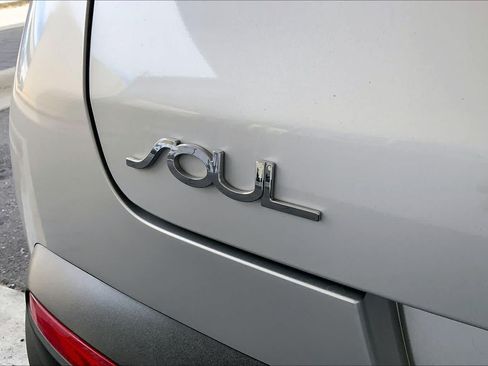 Used 2020 Kia Soul S FWD image 33