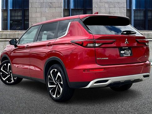 Used 2023 Mitsubishi Outlander SE image 10