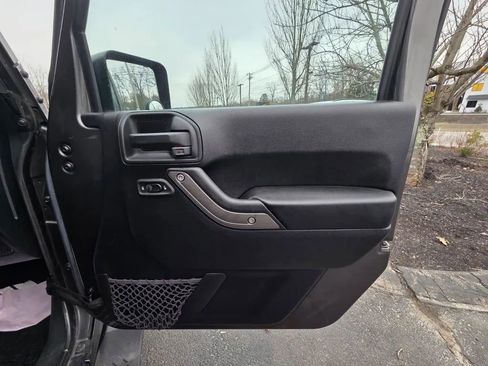 Used 2017 Jeep Wrangler Unlimited Sport w/ Quick Order Package 24S AWD/4WD image 14