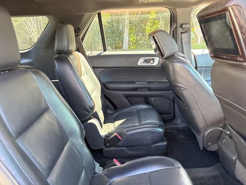 Used 2014 Ford Explorer XLT w/ Equipment Group 202A image 29