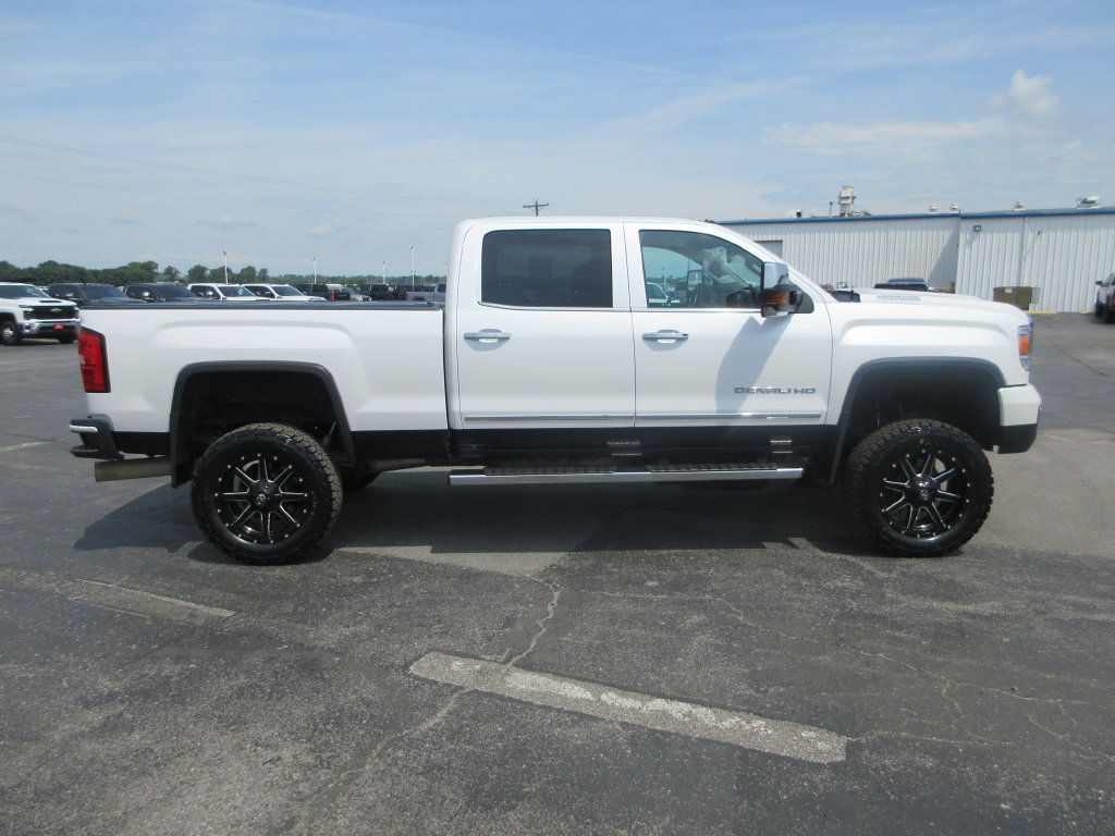 Used 2019 GMC Sierra 2500 Denali w/ Duramax Plus Package AWD/4WD image 4