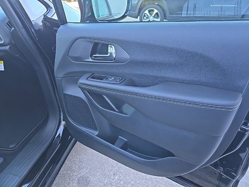 New 2026 Chrysler Pacifica Select w/ S Appearance Package image 70