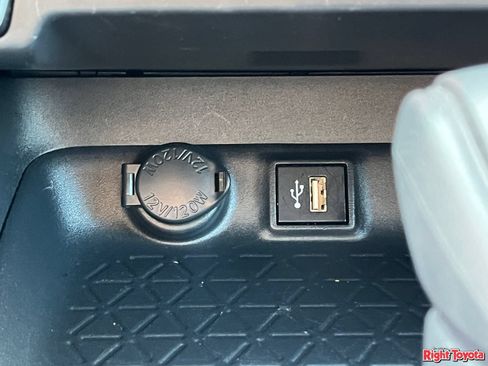 Certified 2025 Toyota RAV4 XLE FWD image 27