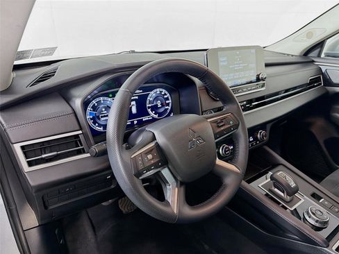Used 2024 Mitsubishi Outlander SE AWD/4WD image 9
