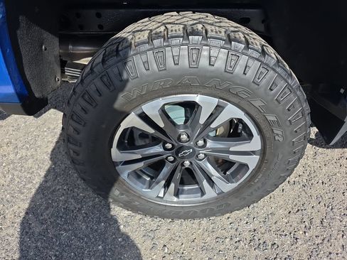 Used 2022 Chevrolet Colorado Z71 AWD/4WD image 36