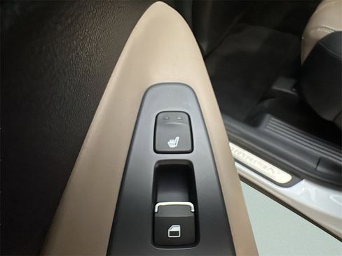 Used 2020 Hyundai Santa Fe Limited image 14