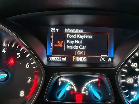 Used 2019 Ford Escape SE image 12