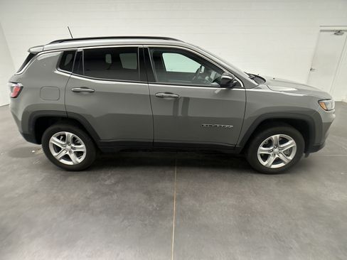 Used 2023 Jeep Compass Latitude AWD/4WD image 10