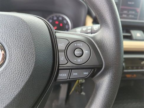 Used 2019 Toyota RAV4 LE image 33