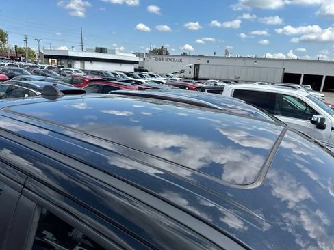Used 2025 RAM 1500 Laramie AWD/4WD image 13