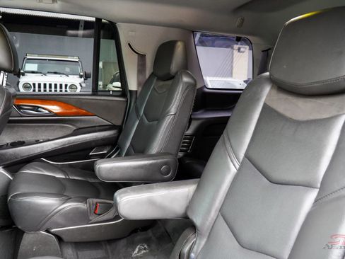 Used 2017 Cadillac Escalade Luxury image 20