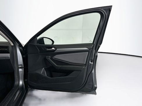 Used 2025 Volkswagen Jetta SE FWD image 32