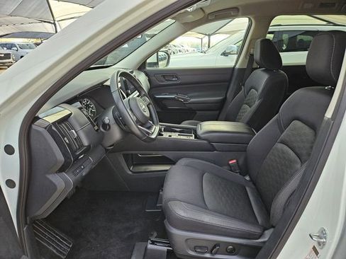 Used 2024 Nissan Pathfinder SV image 8