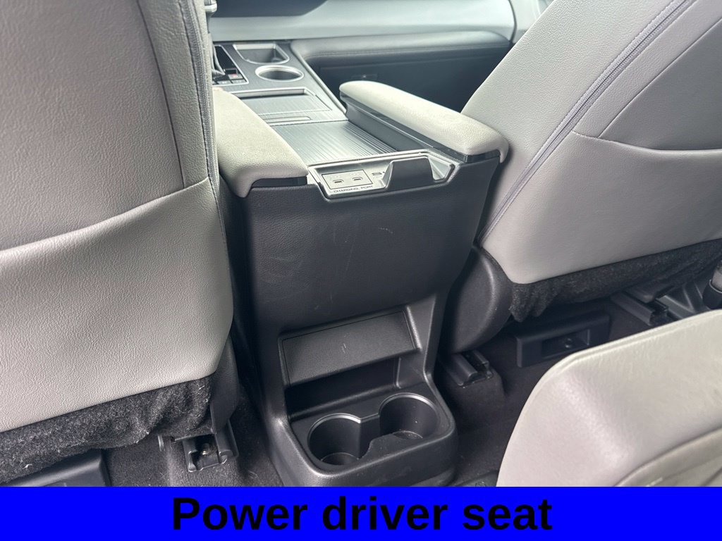 Used 2025 Toyota Sienna XLE FWD image 8