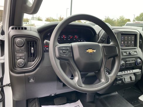 Used 2025 Chevrolet Silverado 2500 W/T w/ WT Convenience Package image 17