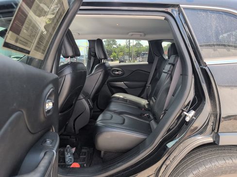 Used 2019 Jeep Cherokee Limited w/ Trailer Tow Group AWD/4WD image 11
