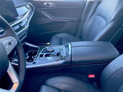 Used 2025 BMW X7 xDrive40i image 21