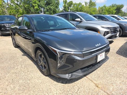 Used 2025 Kia K4 LXS FWD image 6