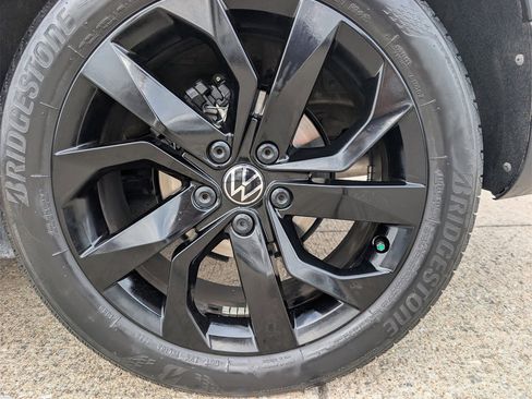 Used 2023 Volkswagen Taos SE image 8