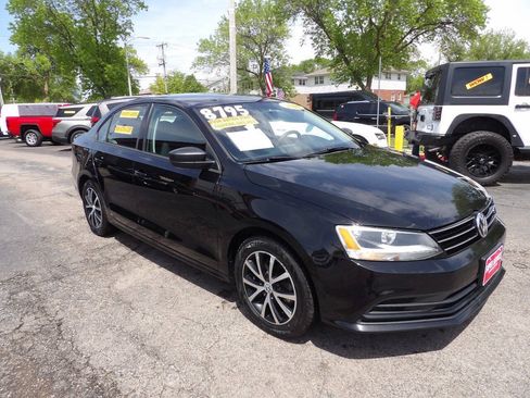 Used 2016 Volkswagen Jetta SE FWD image 3