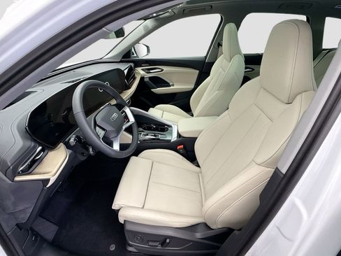 Used 2025 Audi Q5 2.0T Premium Plus w/ Premium Plus image 18