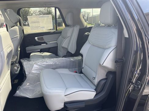 New 2026 Ford Expedition Max Platinum w/ Platinum Ultimate Package AWD/4WD image 12