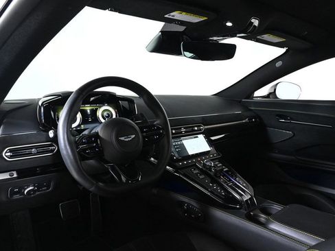 Used 2025 Aston Martin V8 Vantage Coupe image 3