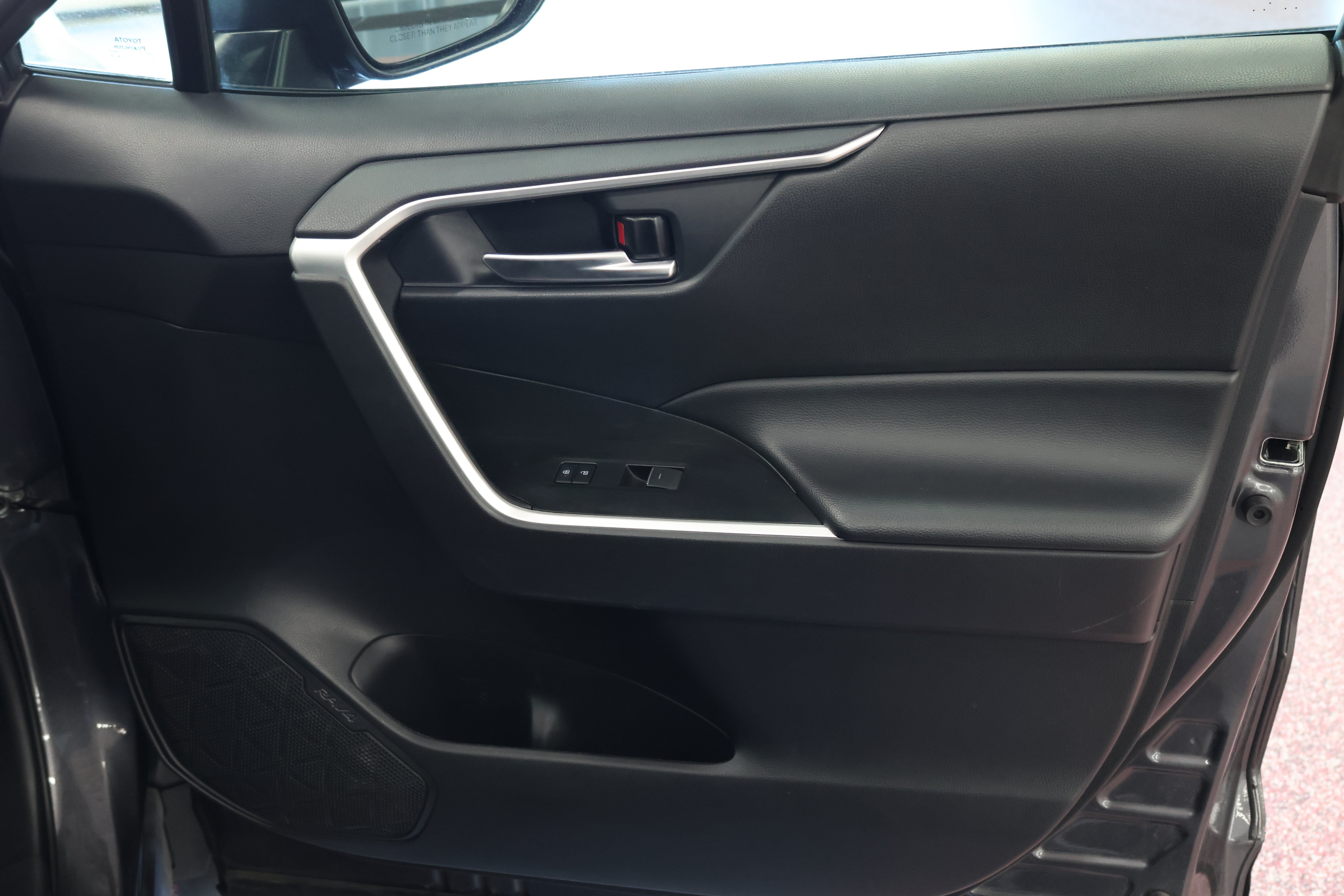 Used 2024 Toyota RAV4 XLE FWD image 35