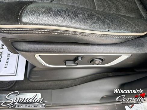 Used 2019 RAM 1500 Laramie w/ Sport Appearance Package AWD/4WD image 16