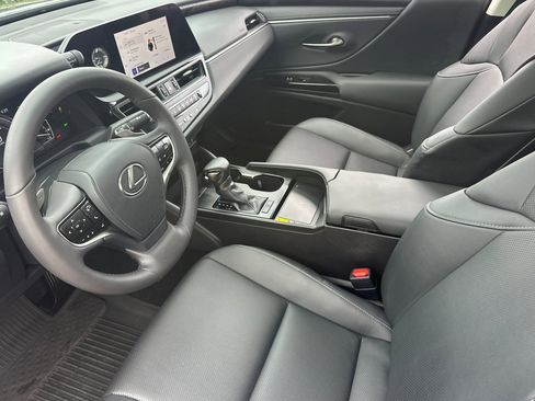 Used 2023 Lexus ES 300h w/ Premium Package image 10