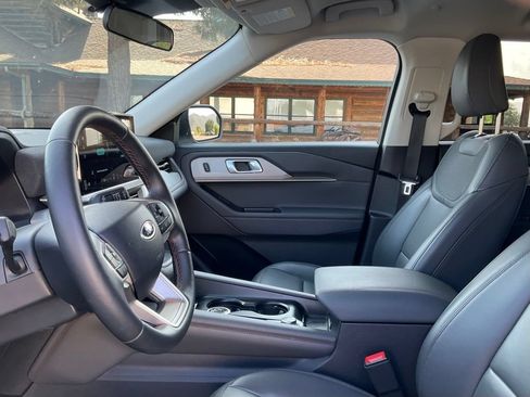 Used 2025 Ford Explorer Active w/ Active Comfort Package RWD image 44