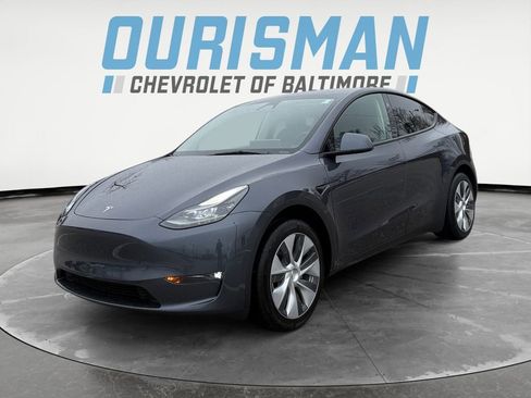 Used 2023 Tesla Model Y 2WD image 2