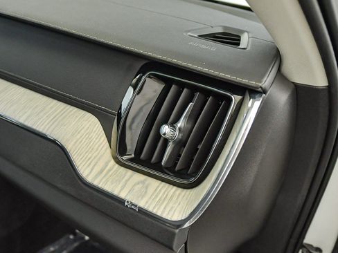 Certified 2022 Volvo XC60 B5 Inscription image 18