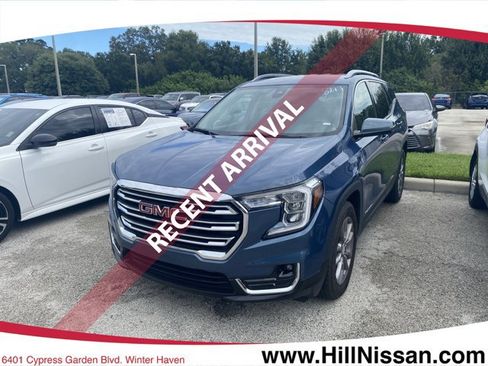 Used 2024 GMC Terrain SLT FWD image 1