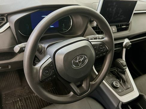 Used 2025 Toyota RAV4 XLE image 18