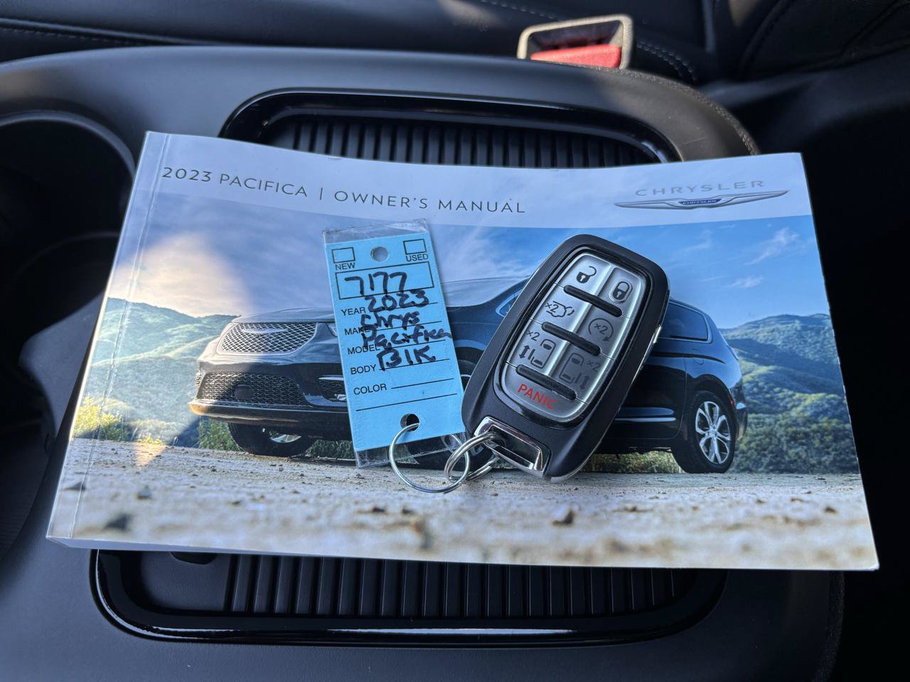 Used 2023 Chrysler Pacifica Touring-L w/ Uconnect Theater Family Group FWD image 37