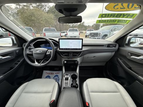 Used 2025 Ford Escape Platinum w/ Class II Trailer Tow Package image 11