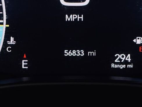 Certified 2023 Chrysler Pacifica Limited FWD image 37