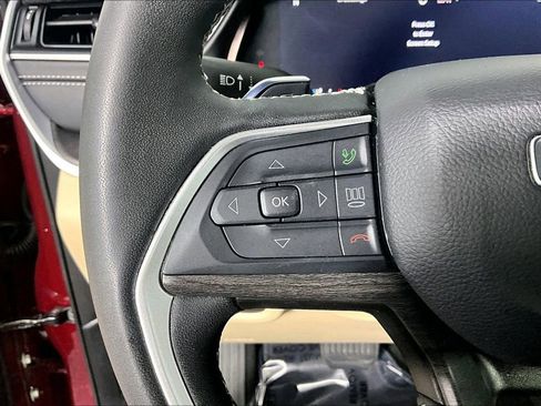 Used 2025 Jeep Grand Cherokee L Limited w/ Luxury Tech Group II AWD/4WD image 18