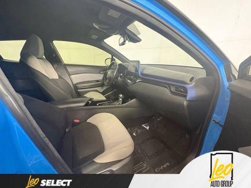 Used 2019 Toyota C-HR XLE FWD image 8