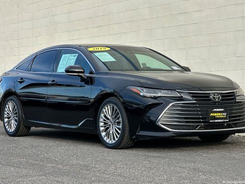 Used 2019 Toyota Avalon Limited image 1