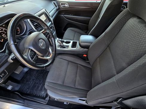 Used 2021 Jeep Grand Cherokee Laredo image 17
