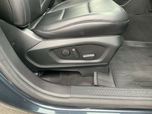 Used 2022 Ford Explorer XLT w/ Equipment Group 202A AWD/4WD image 70