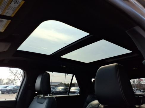 Used 2023 Ford Explorer ST image 13