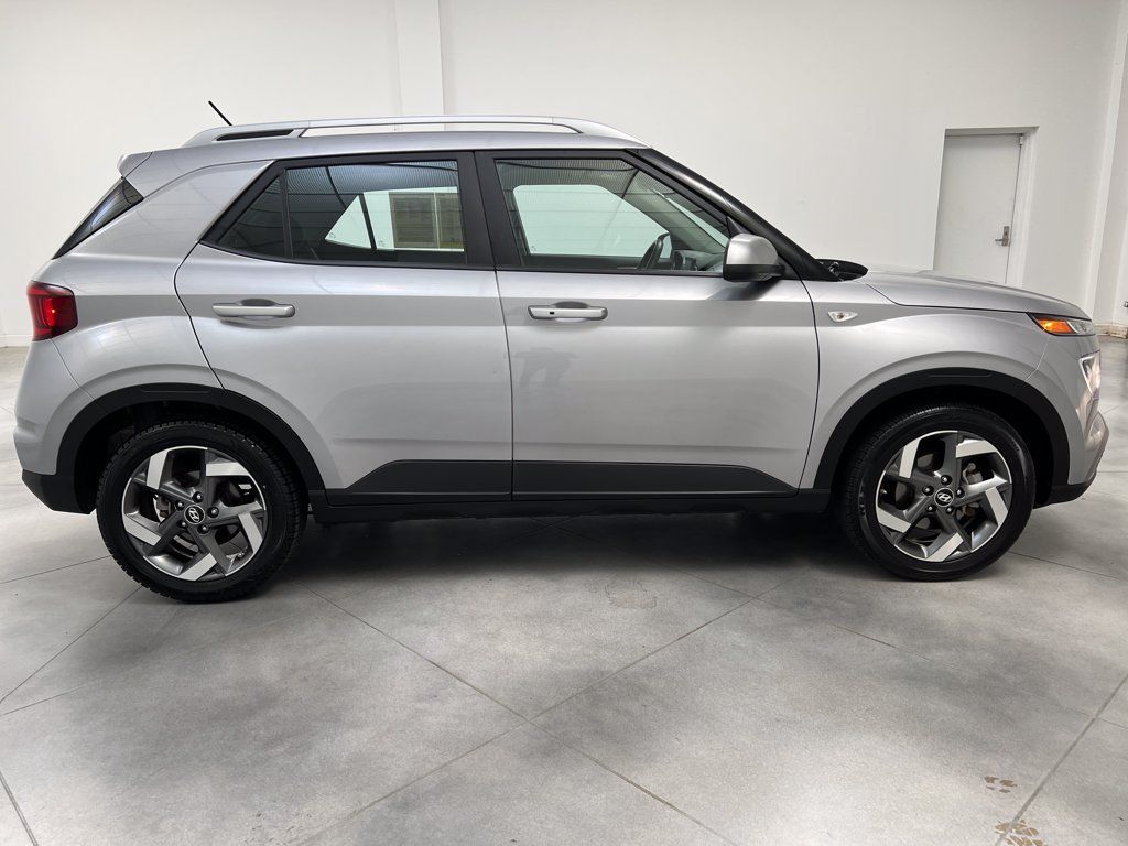 Used 2025 Hyundai Venue SEL FWD image 10