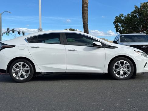 Used 2017 Chevrolet Volt Premier w/ Driver Confidence II Package image 4