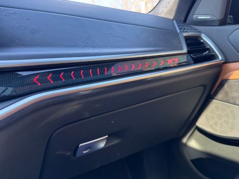 Used 2025 BMW X7 xDrive40i w/ M Sport Package AWD/4WD image 39