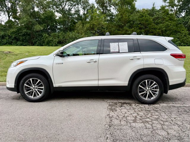 Used 2019 Toyota Highlander XLE AWD/4WD image 3