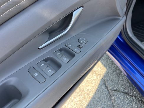 Used 2023 Hyundai Elantra SEL w/ Convenience Package image 11