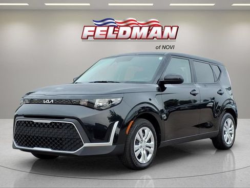 Used 2023 Kia Soul LX FWD image 1